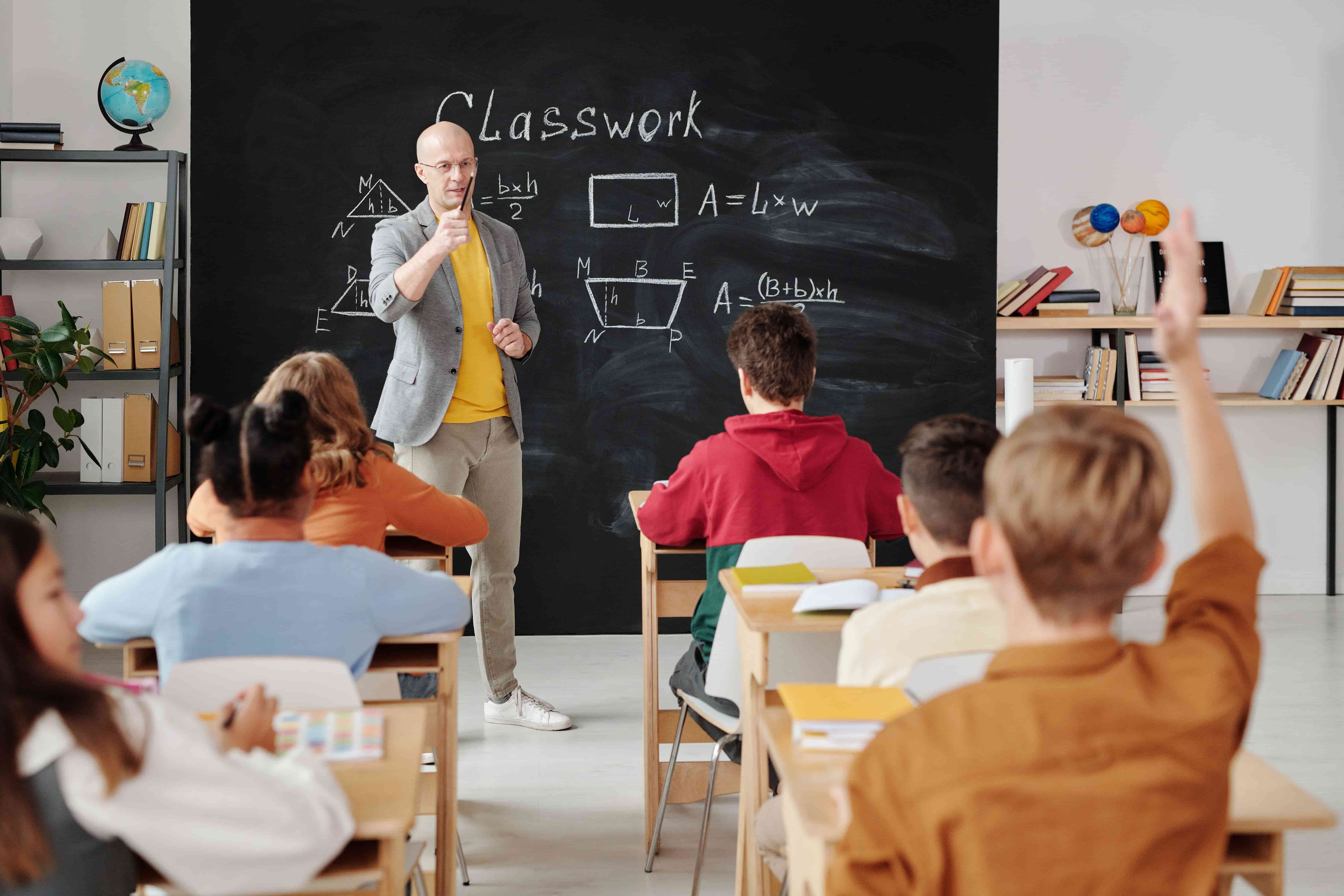 Teachers asks question in large classroom