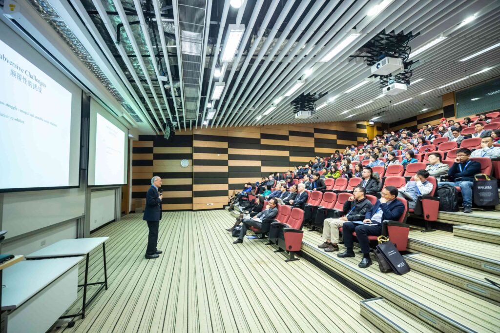 Lesson presentation in a big auditorium